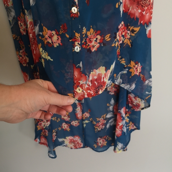 TORRID Chiffon Style Flowy Sleepless Tunic Shirt Hi Low button Up Floral… - Picture 8 of 13